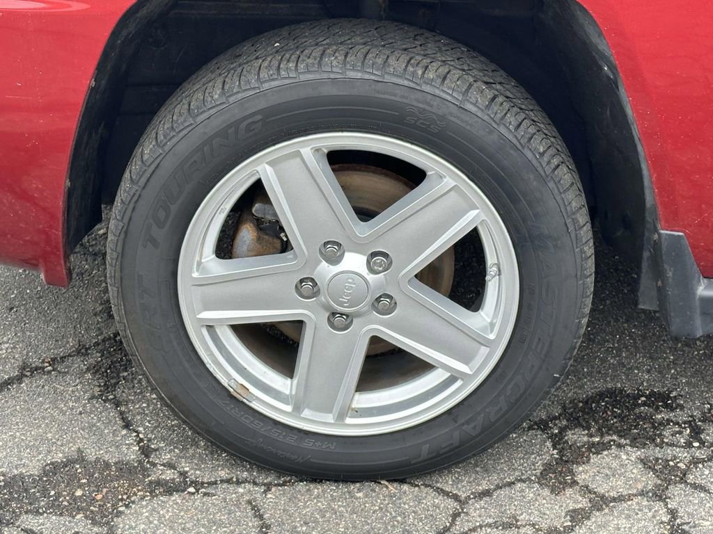 Used 2007 Jeep Compass Sport image 9