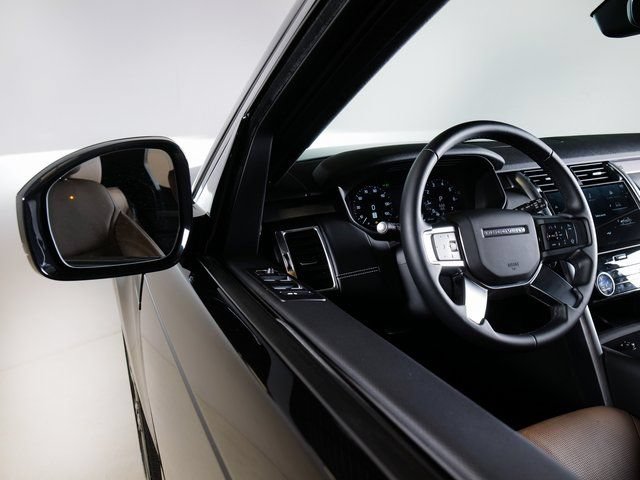 Certified 2025 Land Rover Discovery Dynamic SE AWD/4WD image 24