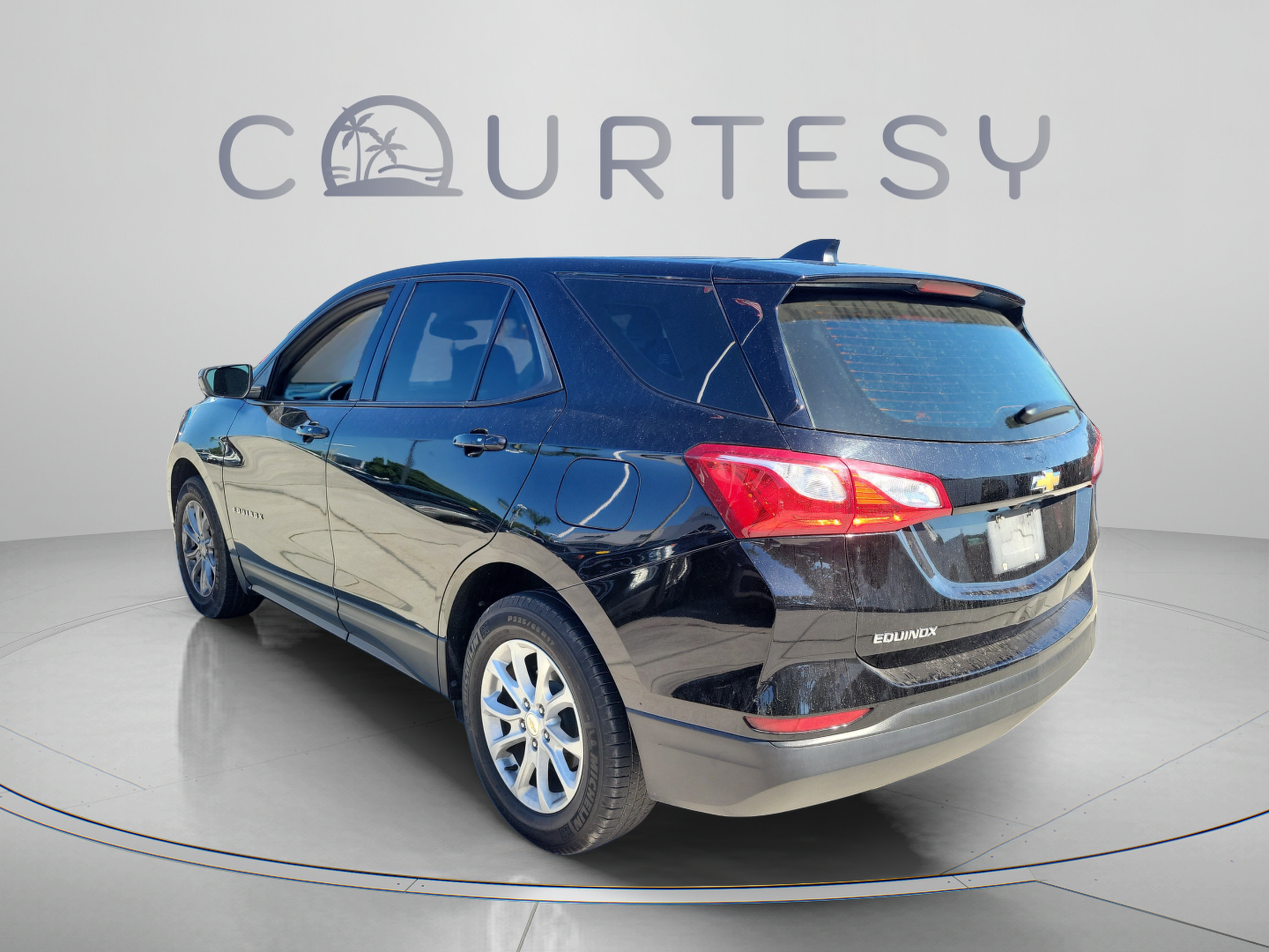 Used 2019 Chevrolet Equinox LS FWD image 2