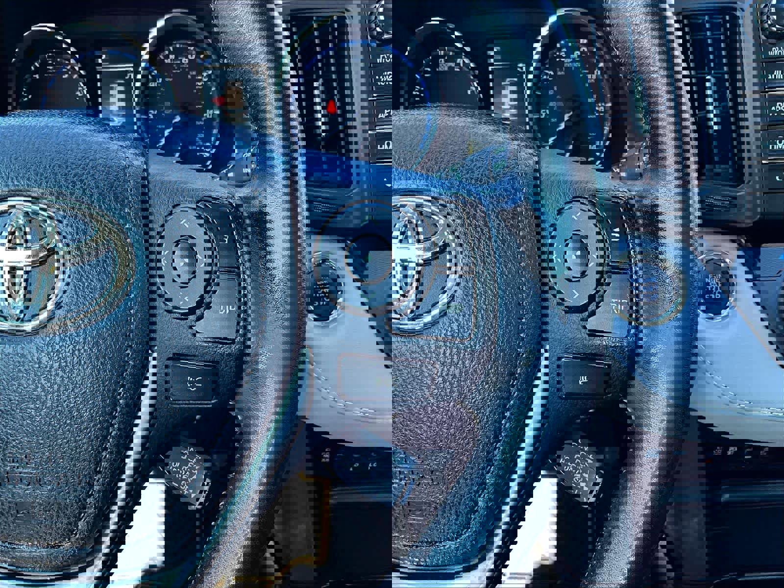 Used 2018 Toyota RAV4 Limited image 24