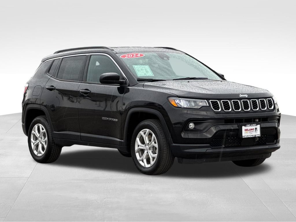 Used 2024 Jeep Compass Latitude AWD/4WD image 7