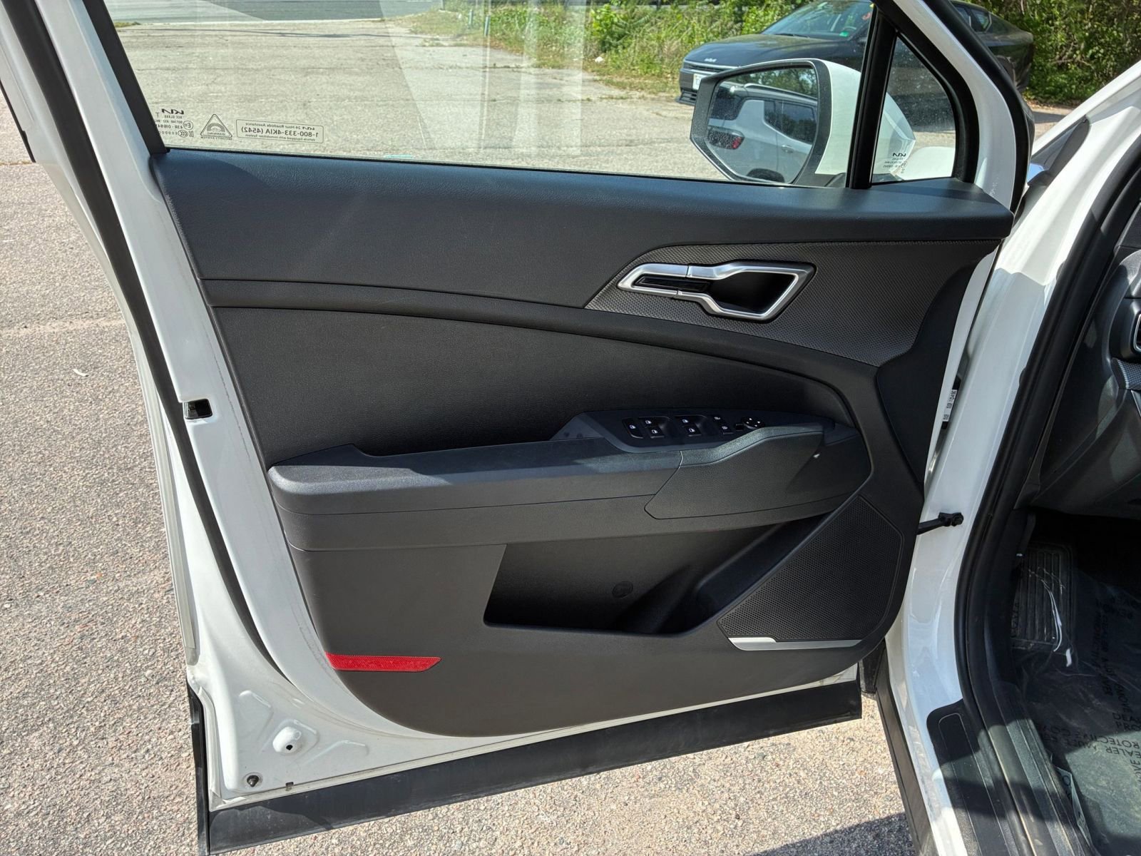 Used 2025 Kia Sportage LX FWD image 18