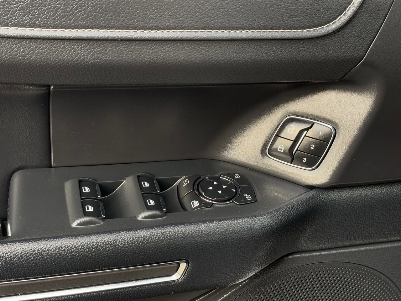 Used 2023 Ford Expedition XLT image 24