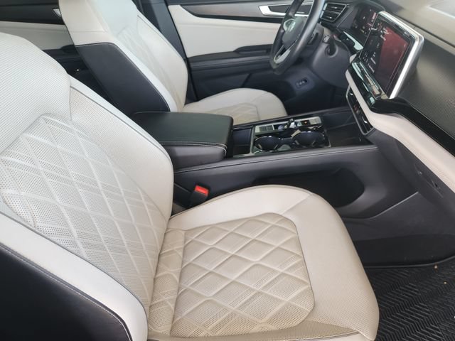 Used 2024 Volkswagen Atlas Cross Sport SEL Premium R-Line AWD/4WD image 13
