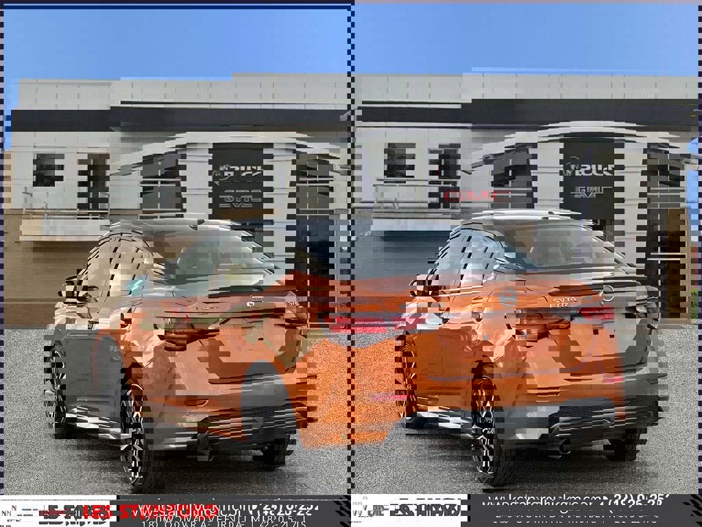 Used 2022 Nissan Sentra SR w/ SR Premium Package image 4