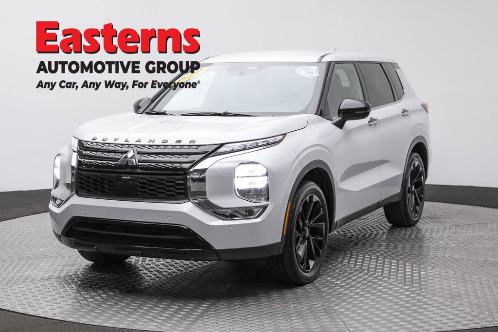 Used 2023 Mitsubishi Outlander SE