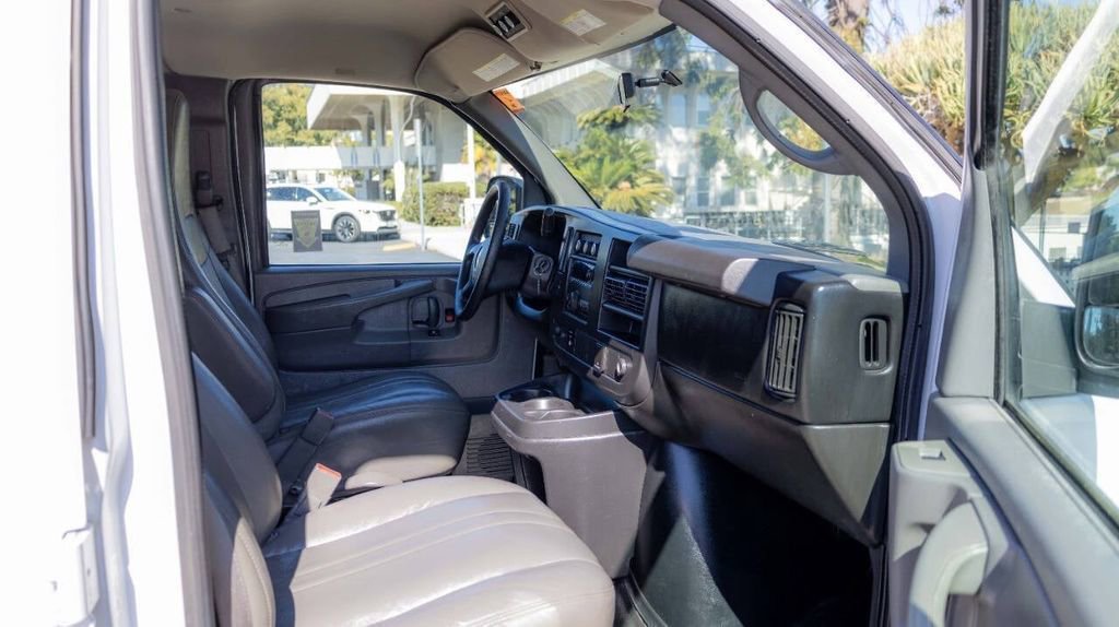 Used 2015 GMC Savana 3500 LS w/ Chrome Appearance Package image 19