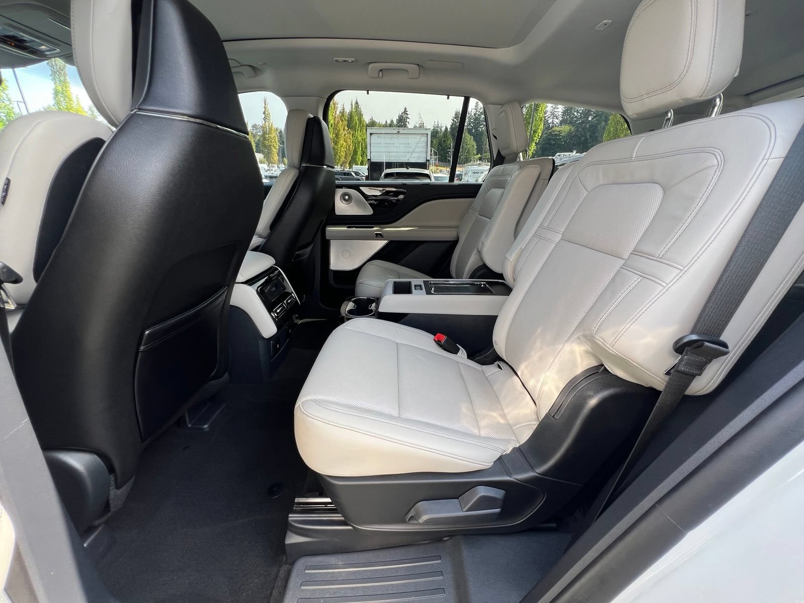 Used 2025 Lincoln Aviator Reserve w/ Equipment Group 201A AWD/4WD image 22