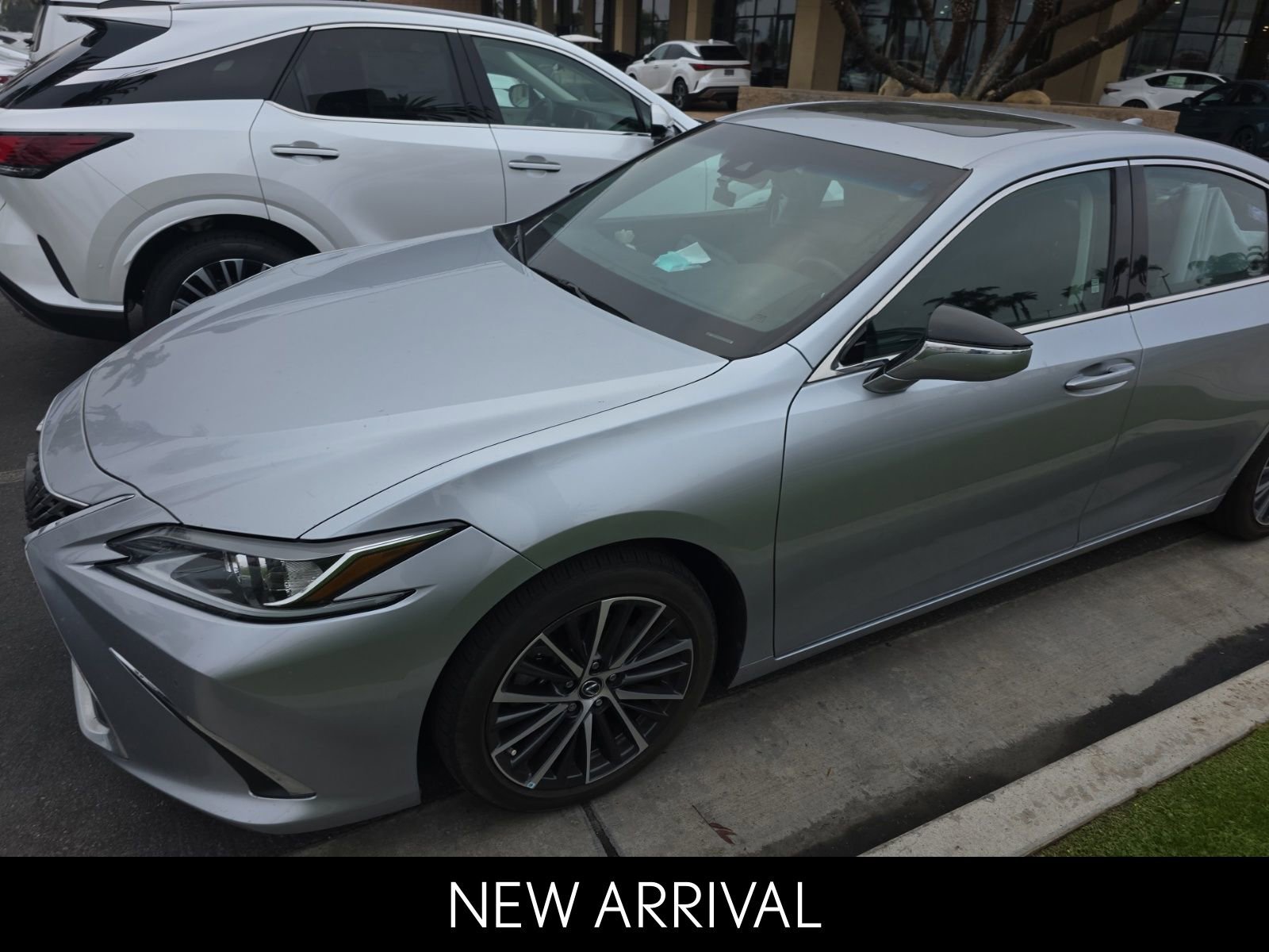 Used 2023 Lexus ES 300h w/ Premium Package image 1