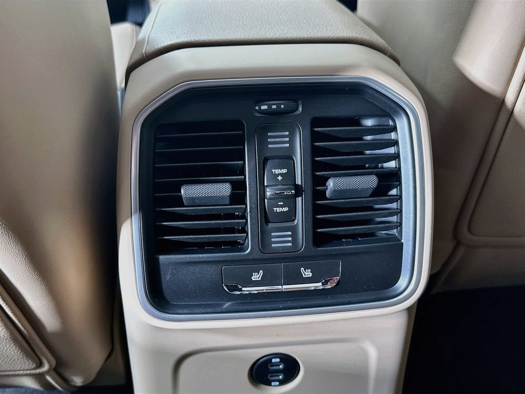 Certified 2026 Porsche Macan AWD/4WD image 27