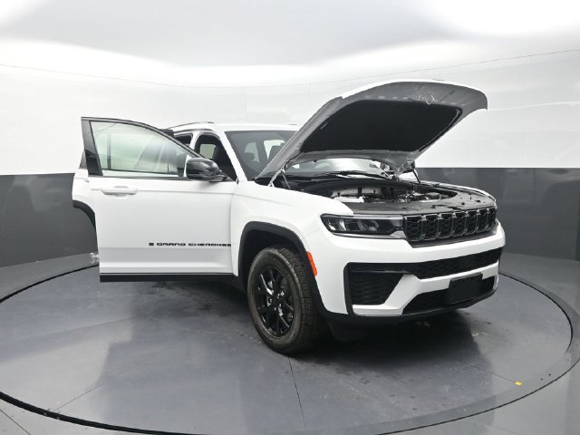 New 2026 Jeep Grand Cherokee Altitude AWD/4WD image 31