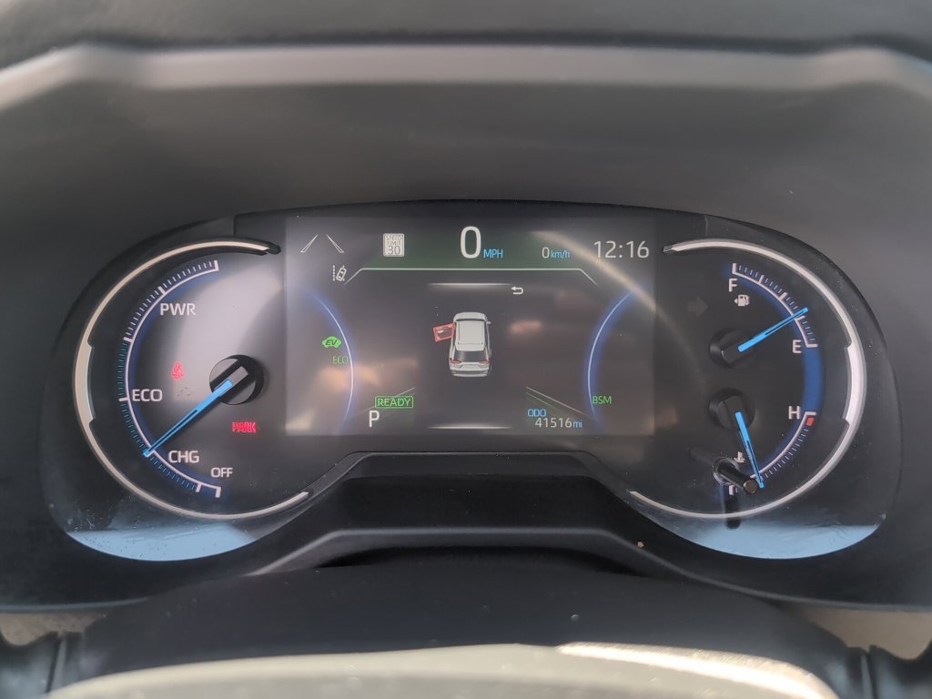 Used 2025 Toyota RAV4 XLE AWD/4WD image 17