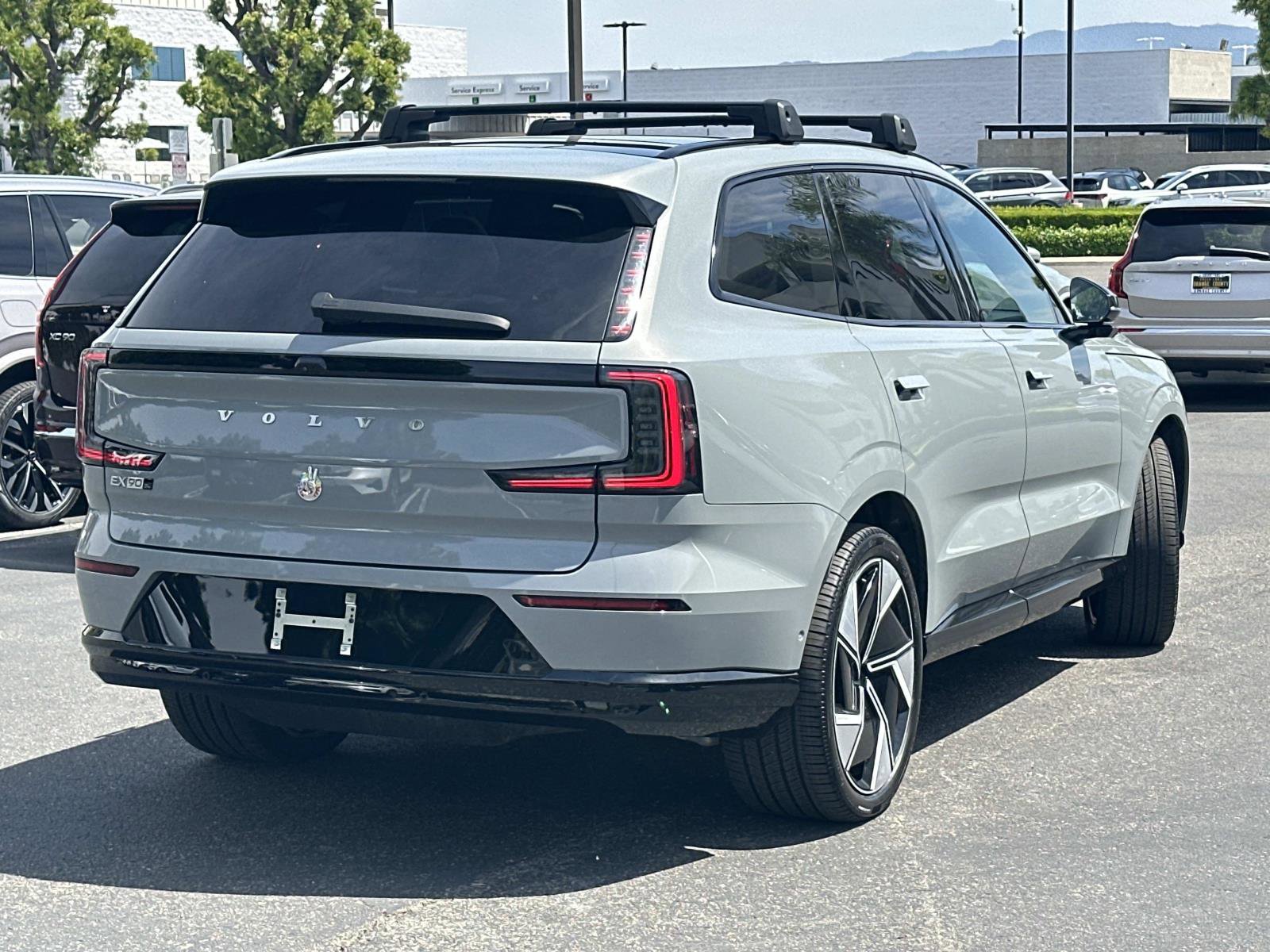 Certified 2025 Volvo EX90 Ultra AWD/4WD image 4