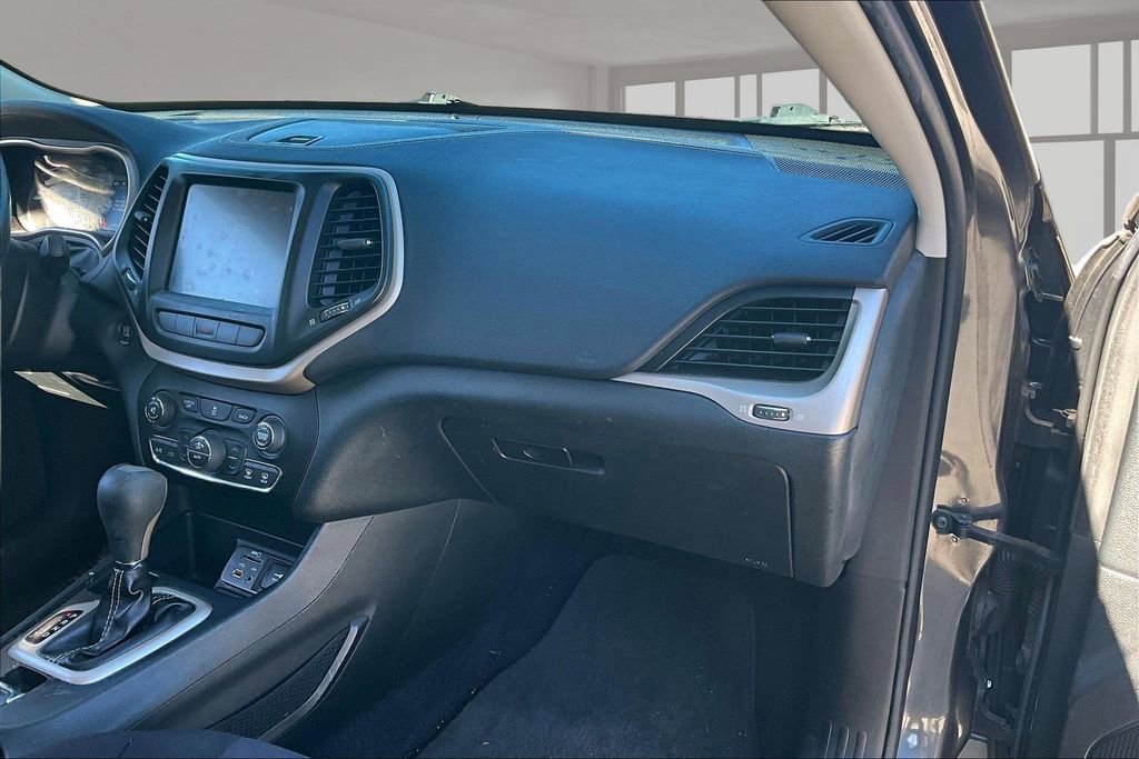 Used 2015 Jeep Cherokee Latitude w/ Comfort/Convenience Group image 26