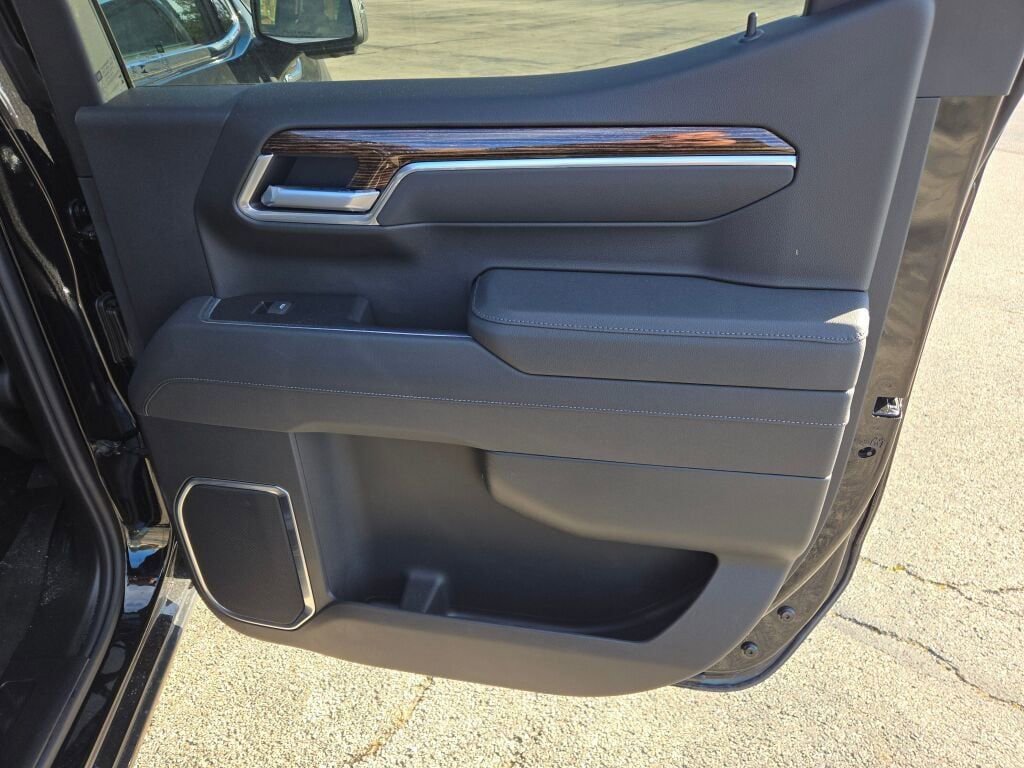 New 2026 GMC Sierra 1500 SLE w/ Preferred Package image 10
