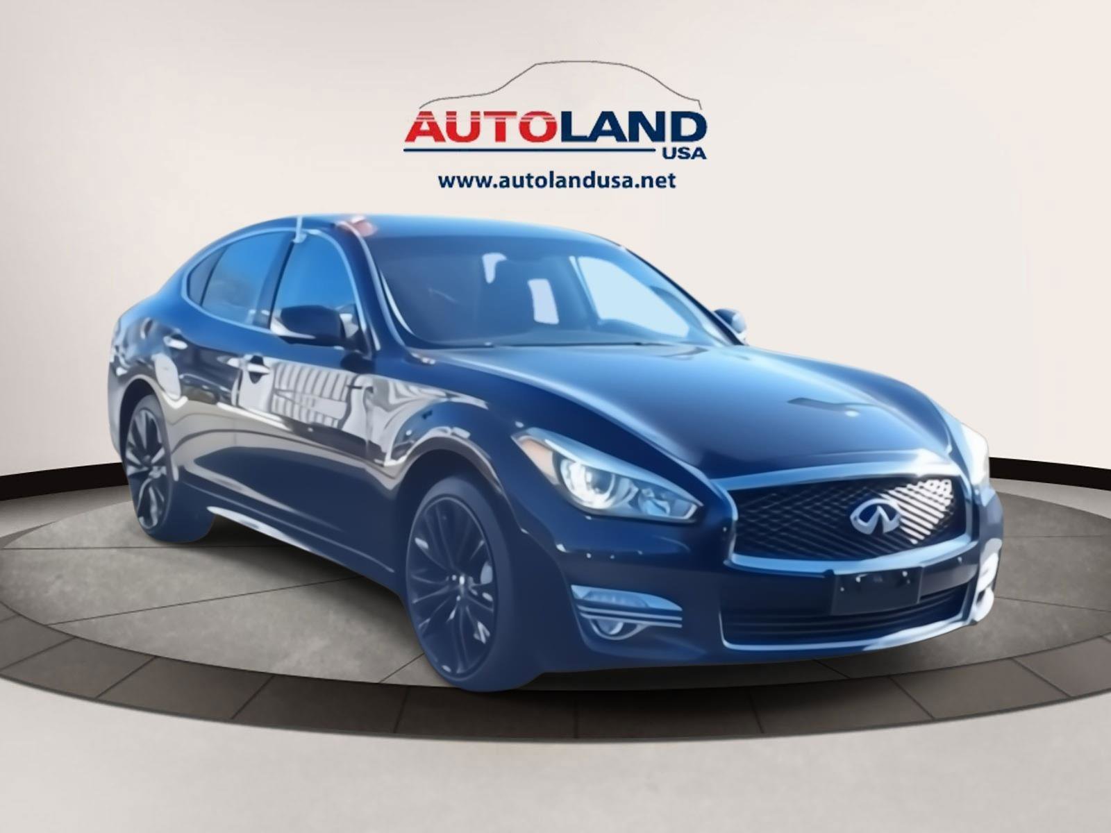 Used 2018 INFINITI Q70 Luxe image 3