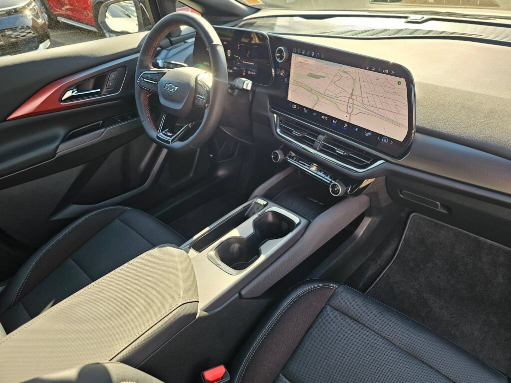 Used 2025 Chevrolet Equinox EV RS FWD image 28