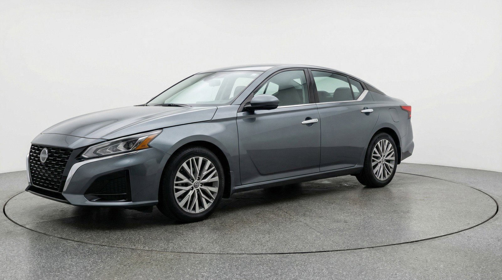 Used 2025 Nissan Altima 2.5 SV FWD image 3