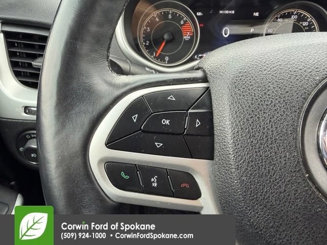 Used 2017 Jeep Cherokee Trailhawk AWD/4WD image 22