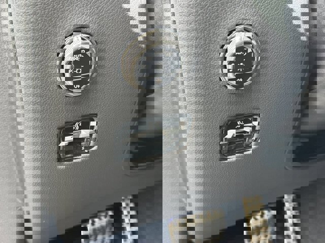 Used 2025 Mercedes-Benz GLC 300 4MATIC image 18