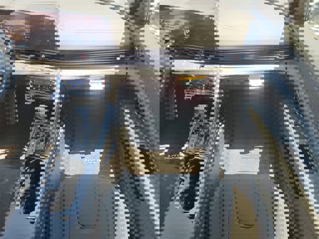 New 2025 Hyundai Elantra SEL image 9