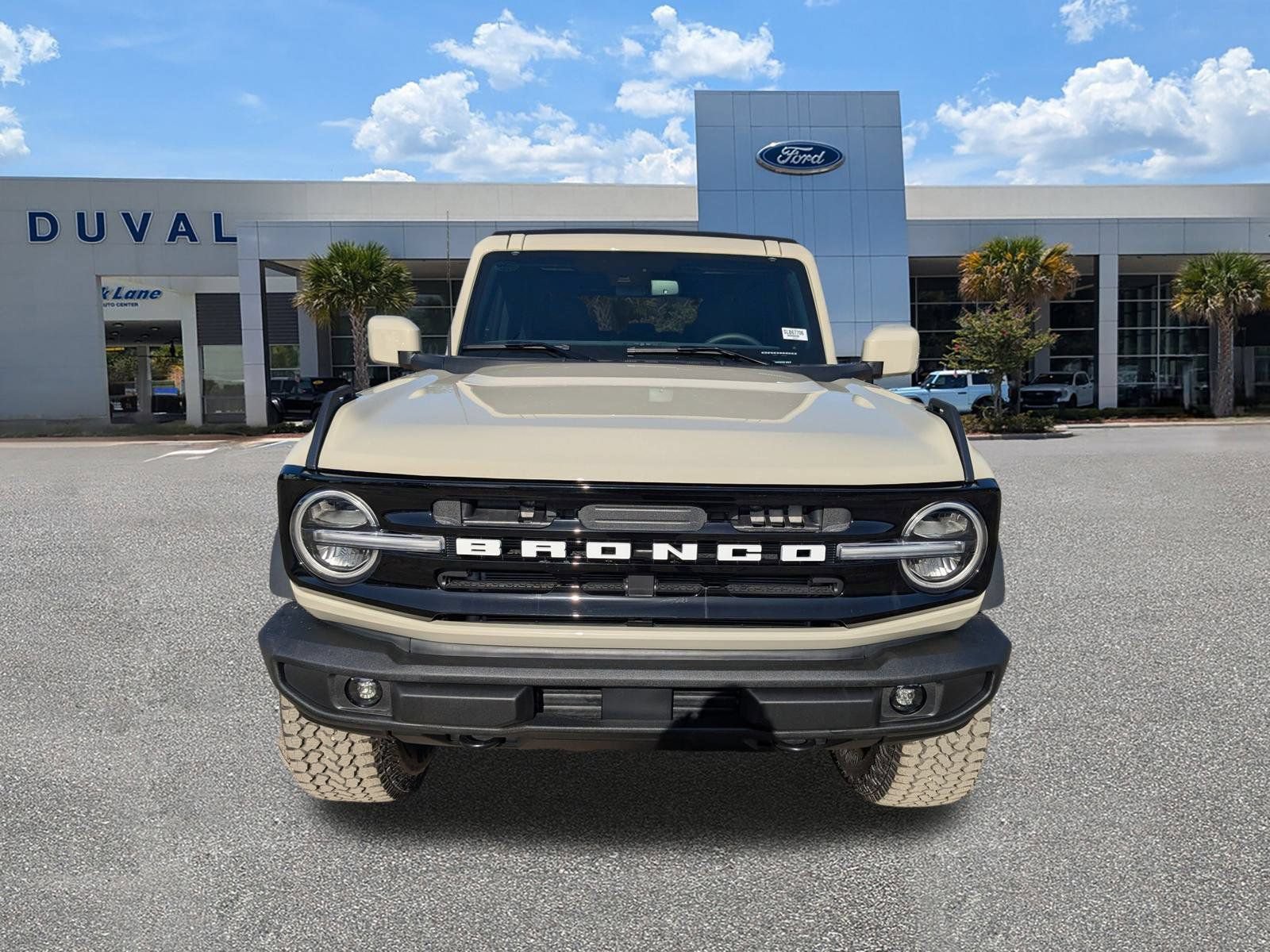 New 2025 Ford Bronco Outer Banks w/ Sasquatch Package AWD/4WD image 9
