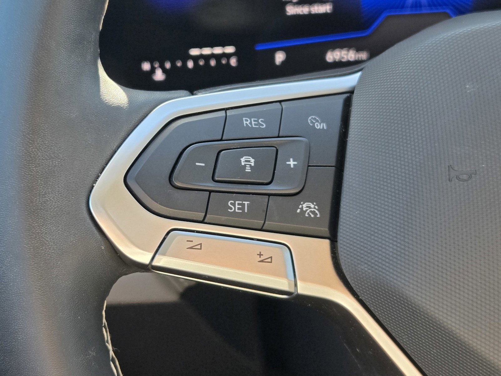 Used 2024 Volkswagen Taos SE w/ Panoramic Sunroof Package image 19