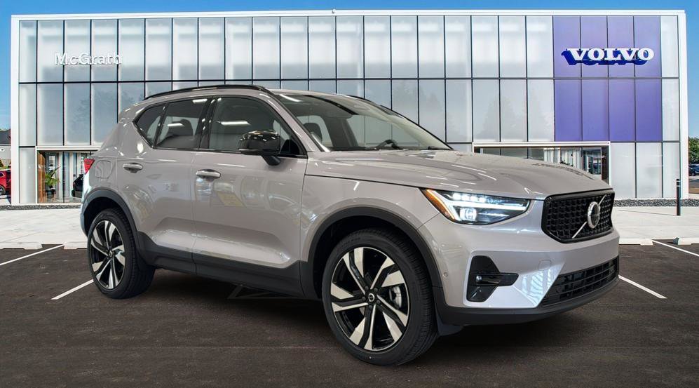 New 2026 Volvo XC40 B5 Plus w/ Climate Package AWD/4WD image 1