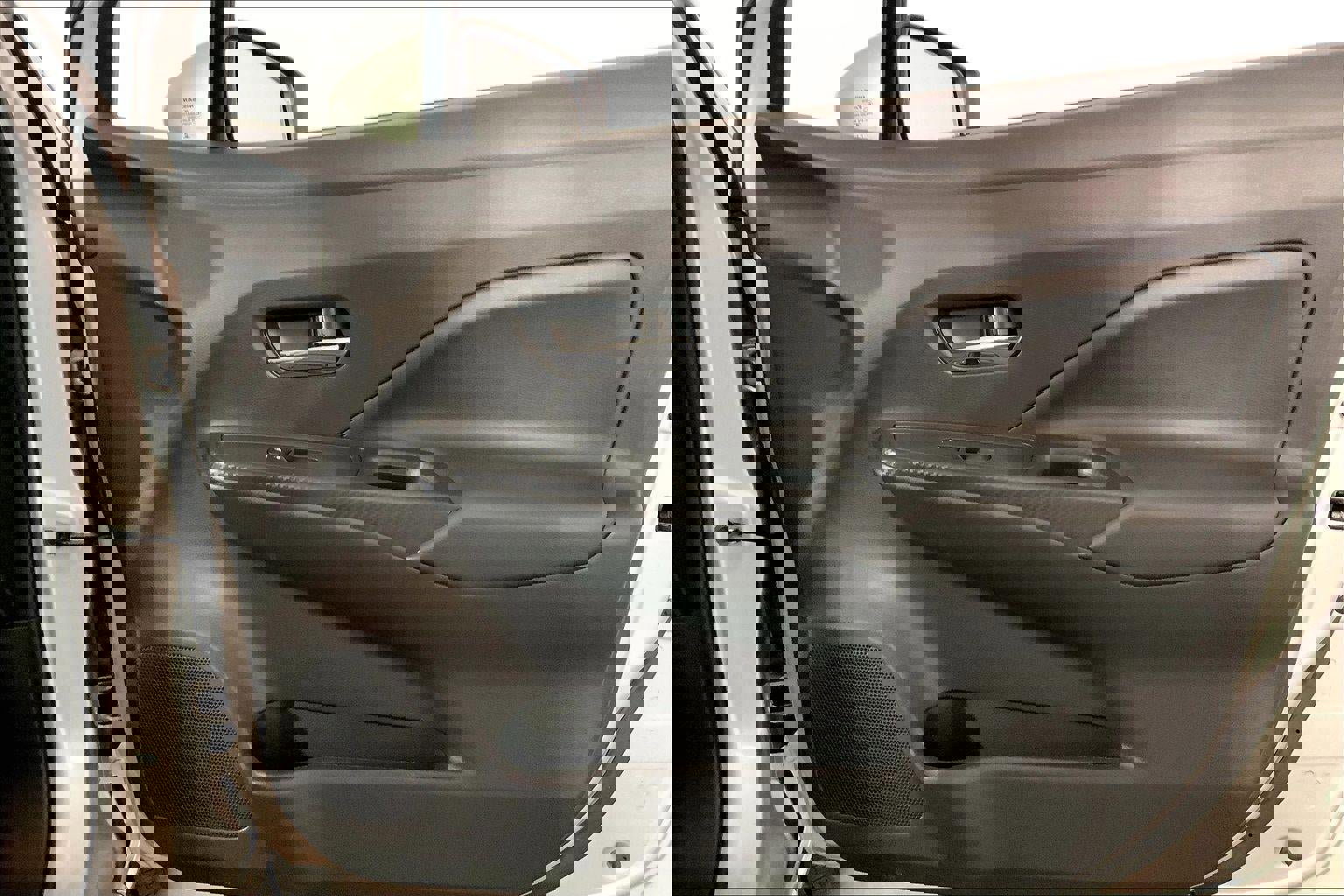 Used 2025 Nissan Versa SV image 25