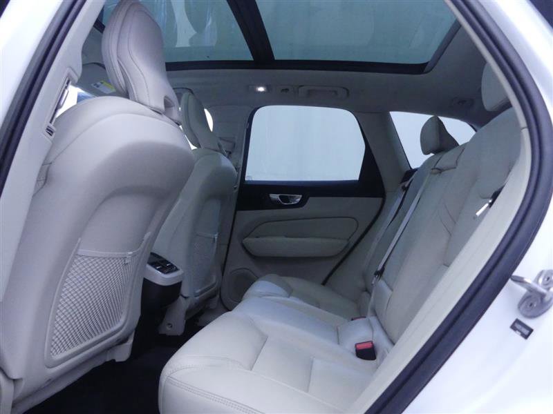 Used 2022 Volvo XC60 B6 Inscription w/ Climate Package image 23