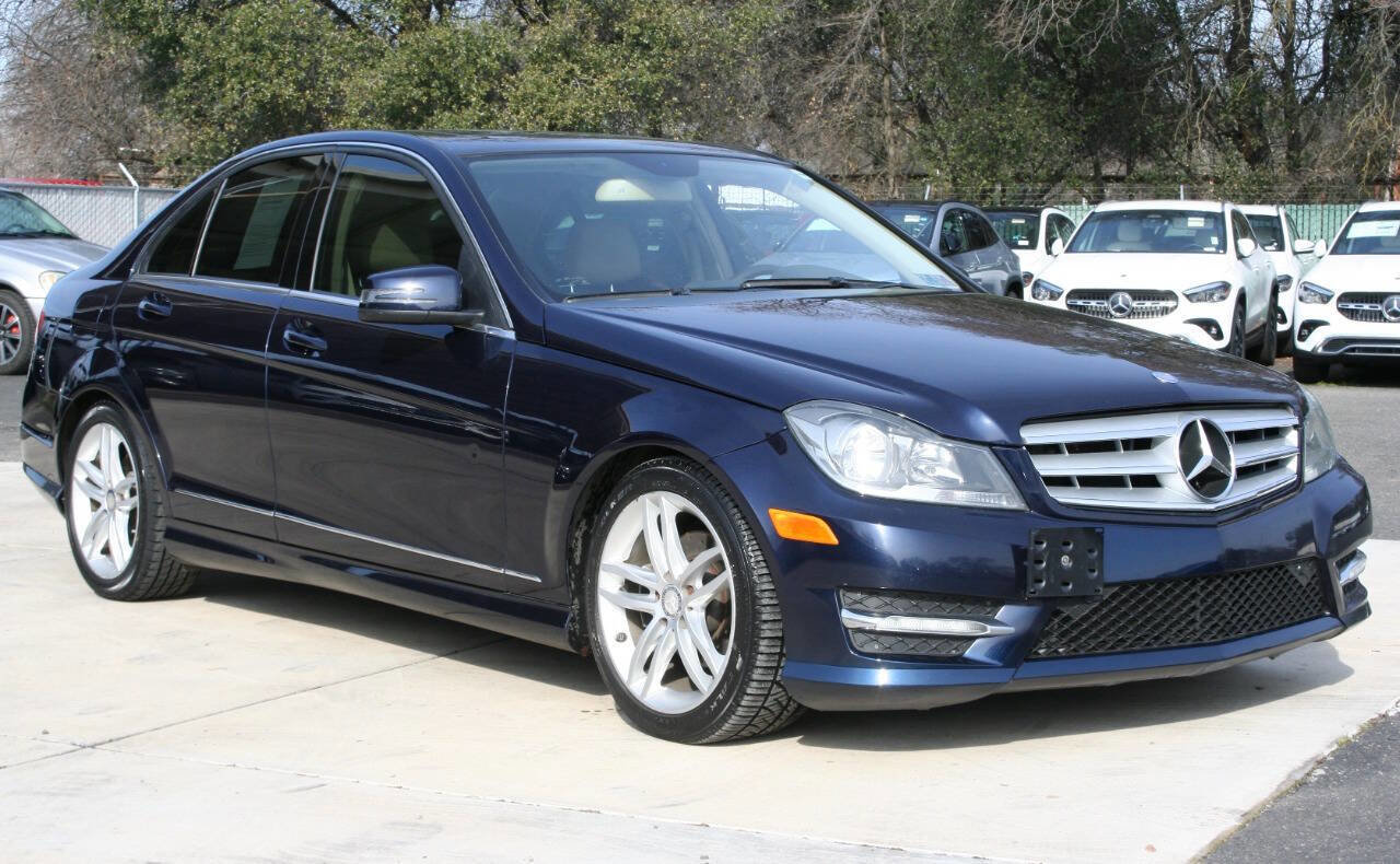 Used 2012 Mercedes-Benz C 300 C 300 Luxury 4MATIC AWD 4dr Se image 2