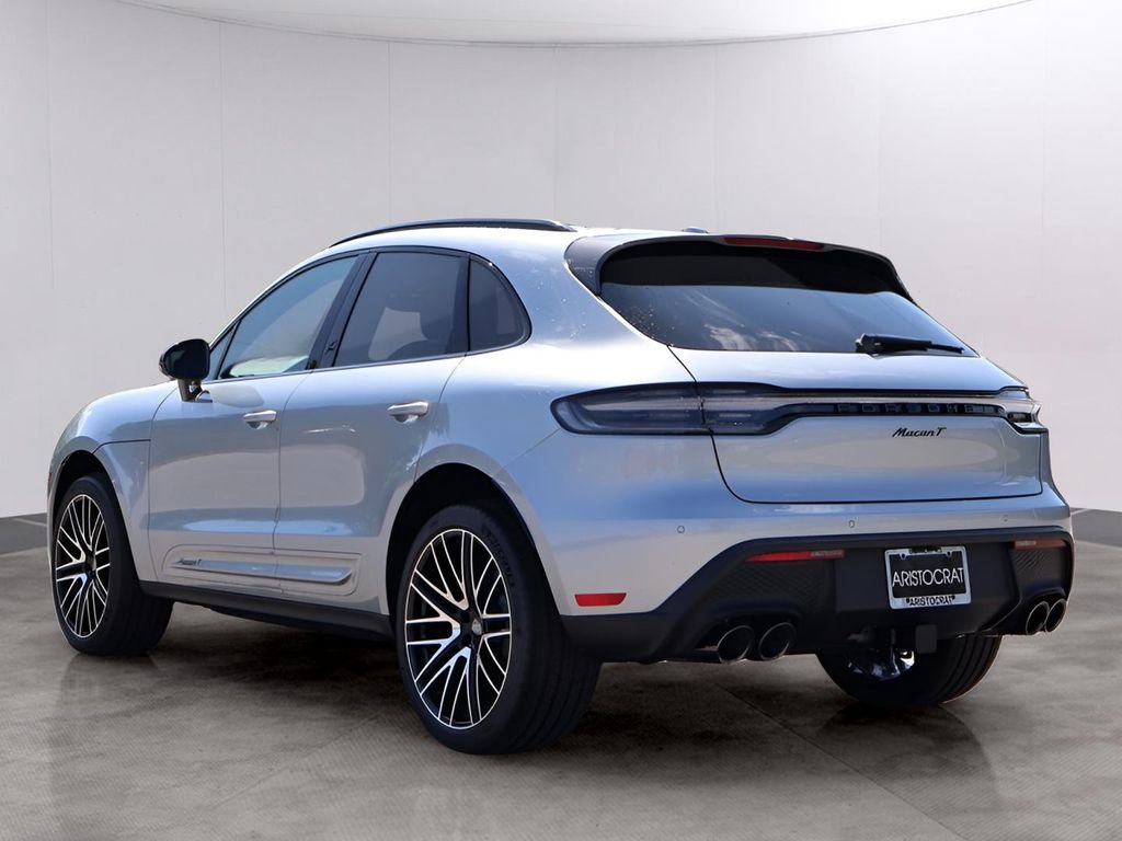 Certified 2025 Porsche Macan Turbo image 3