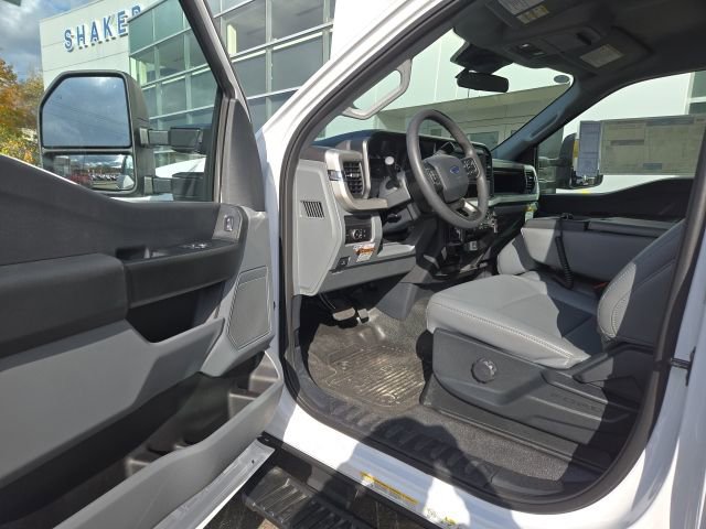 New 2025 Ford F550 4x4 Regular Cab Super Duty image 11