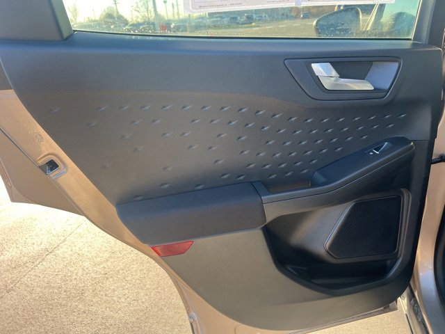 Used 2020 Ford Escape SE image 15