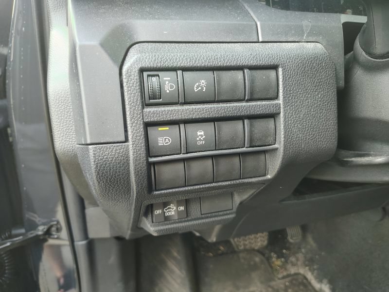 Used 2024 Toyota Tacoma SR w/ SR Upgrade Package AWD/4WD image 11