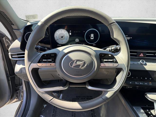 Used 2025 Hyundai Elantra SEL FWD image 13