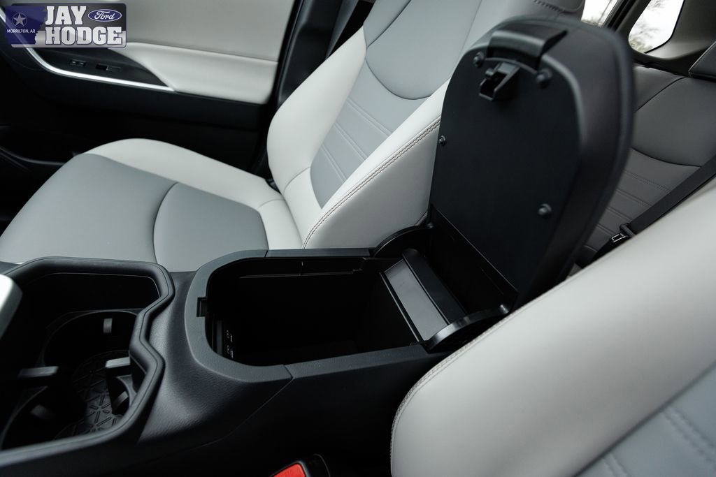 Used 2024 Toyota RAV4 XLE Premium image 38