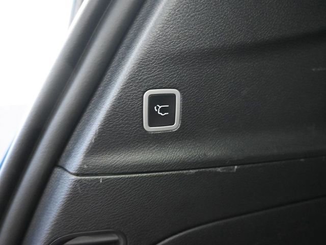 Used 2025 Chrysler Pacifica Select image 9