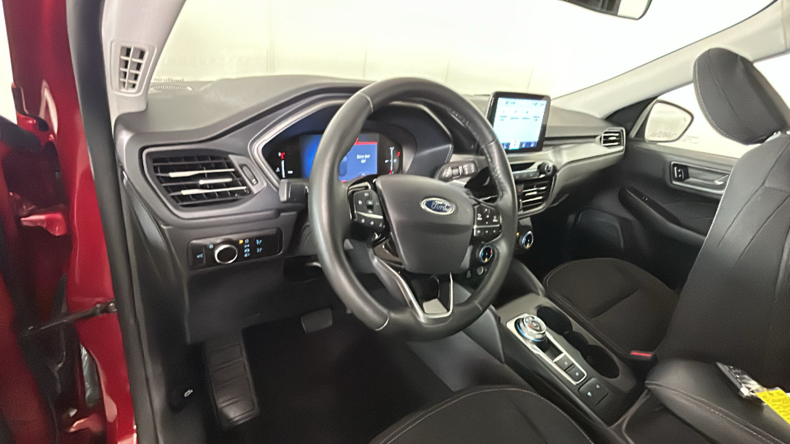 Used 2025 Ford Escape Active AWD/4WD image 16