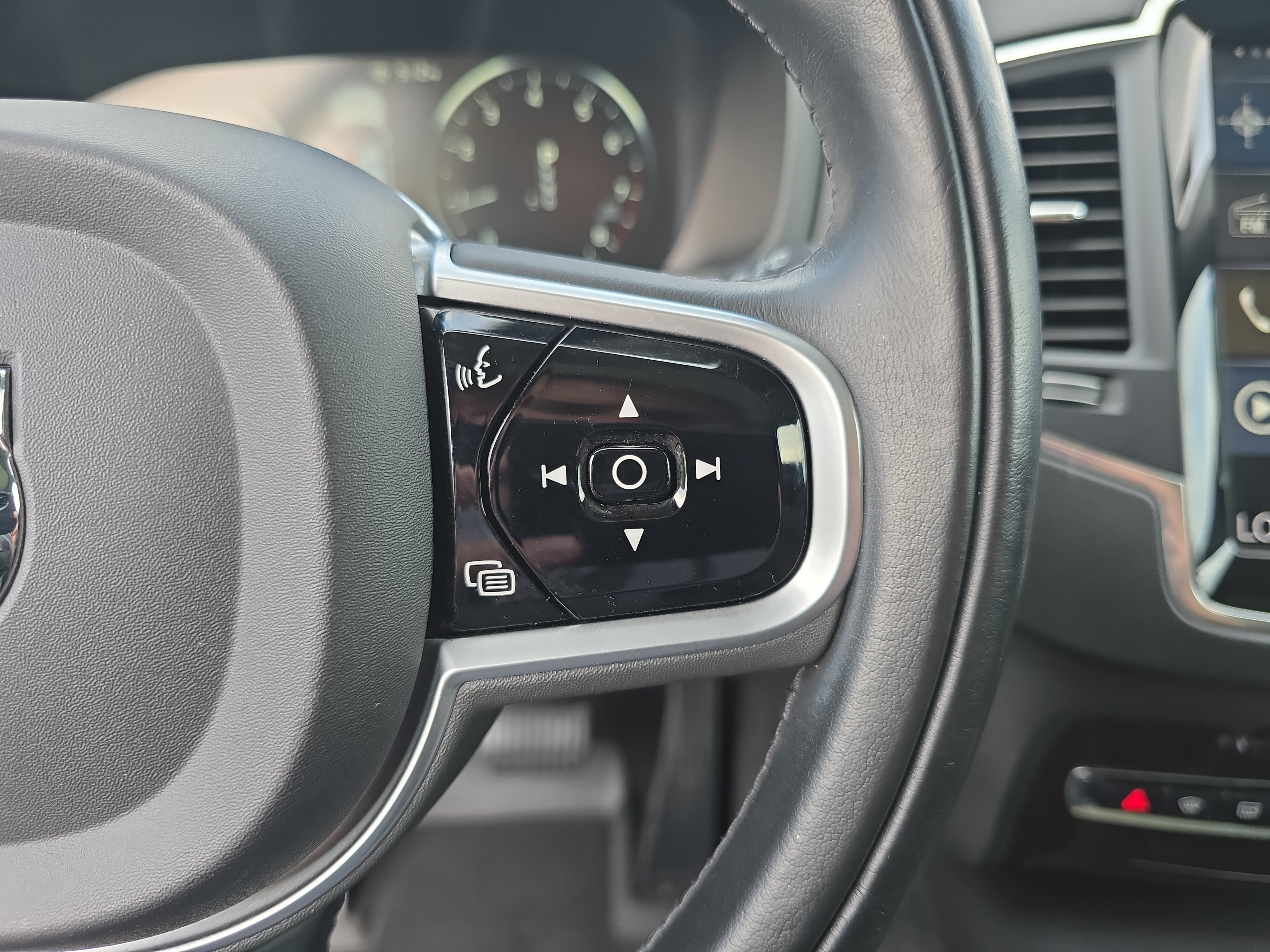 Used 2019 Volvo XC90 T6 Momentum w/ Advanced Package AWD/4WD image 20