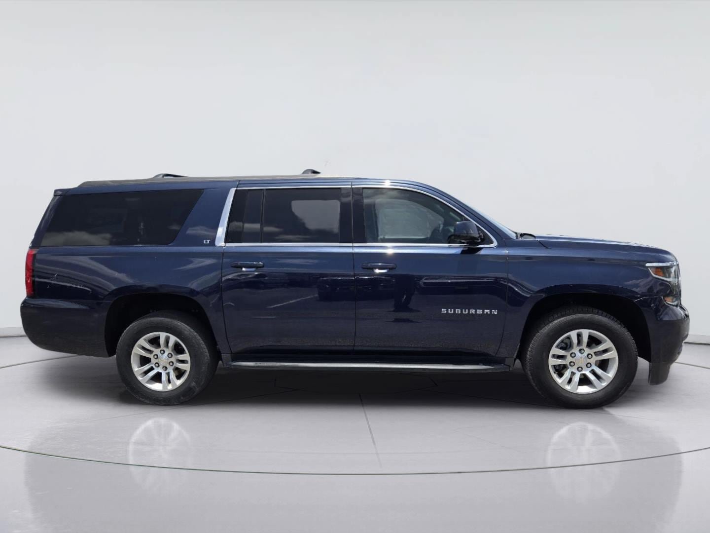 Used 2018 Chevrolet Suburban LT w/ Max Trailering Package RWD image 4