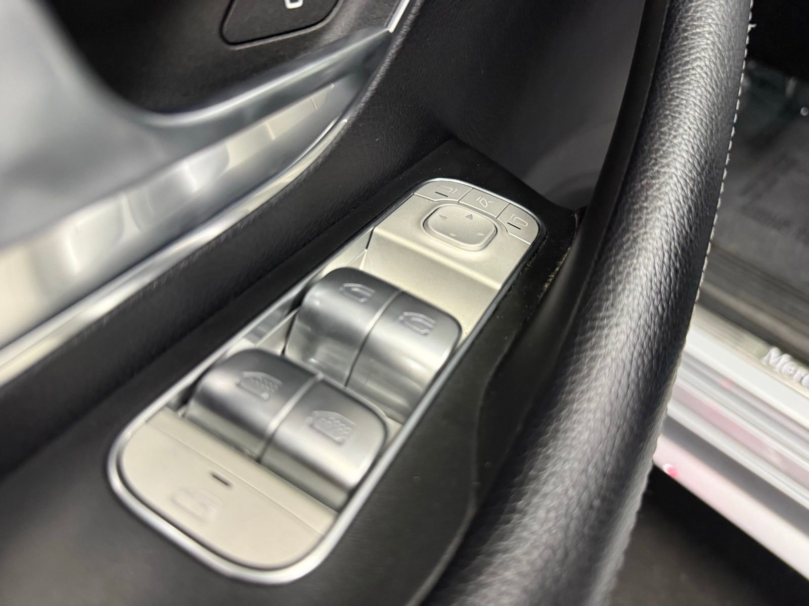 Used 2022 Mercedes-Benz GLS 450 4MATIC image 18