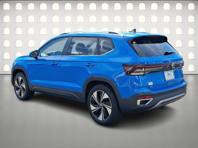 Used 2025 Volkswagen Taos SE w/ Panoramic Sunroof Package AWD/4WD image 4