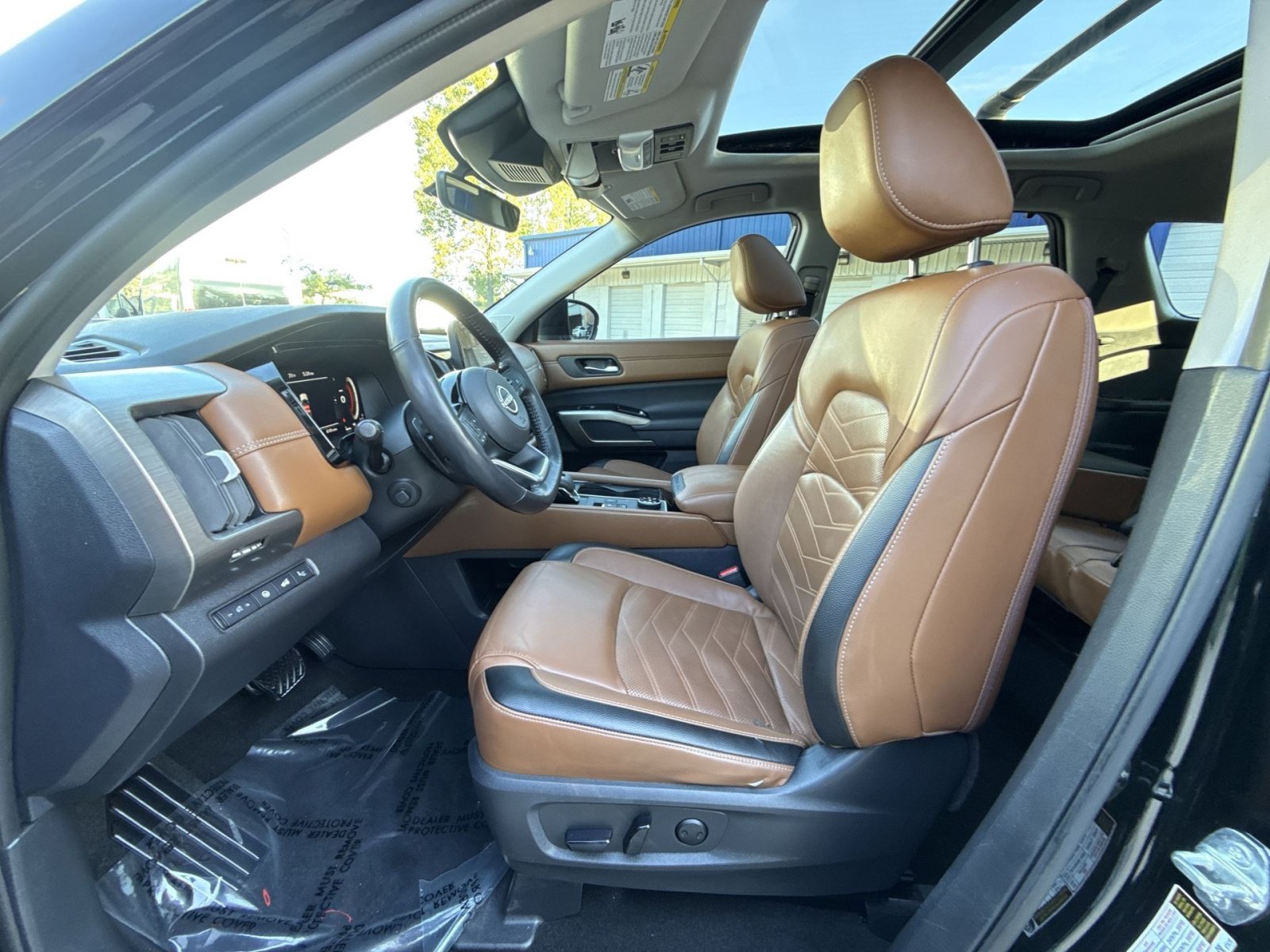 Used 2023 Nissan Pathfinder Platinum w/ Lighting Package (N93) AWD/4WD image 16