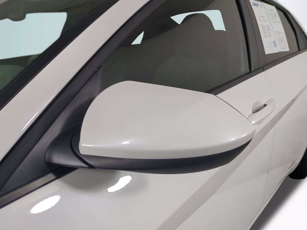 Used 2025 Hyundai Elantra SE FWD image 12