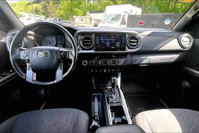 Used 2018 Toyota Tacoma TRD Off-Road w/ Technology Package image 16
