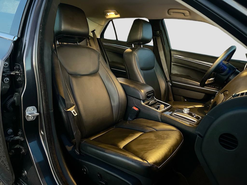 Used 2021 Chrysler 300 Touring L image 27