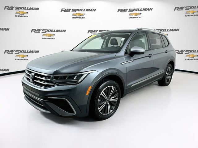Used 2024 Volkswagen Tiguan SE FWD image 3