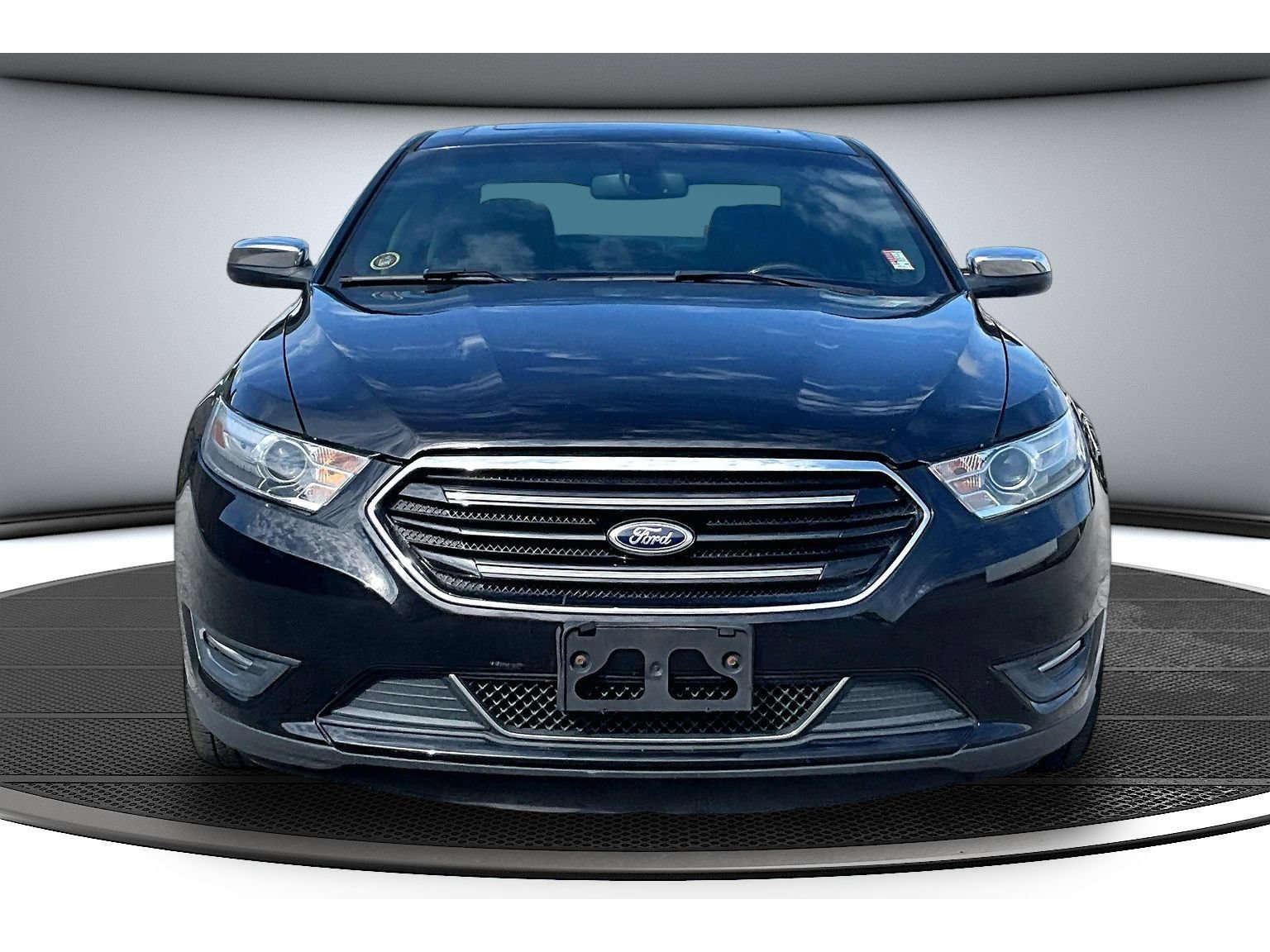 Used 2013 Ford Taurus Limited FWD image 4