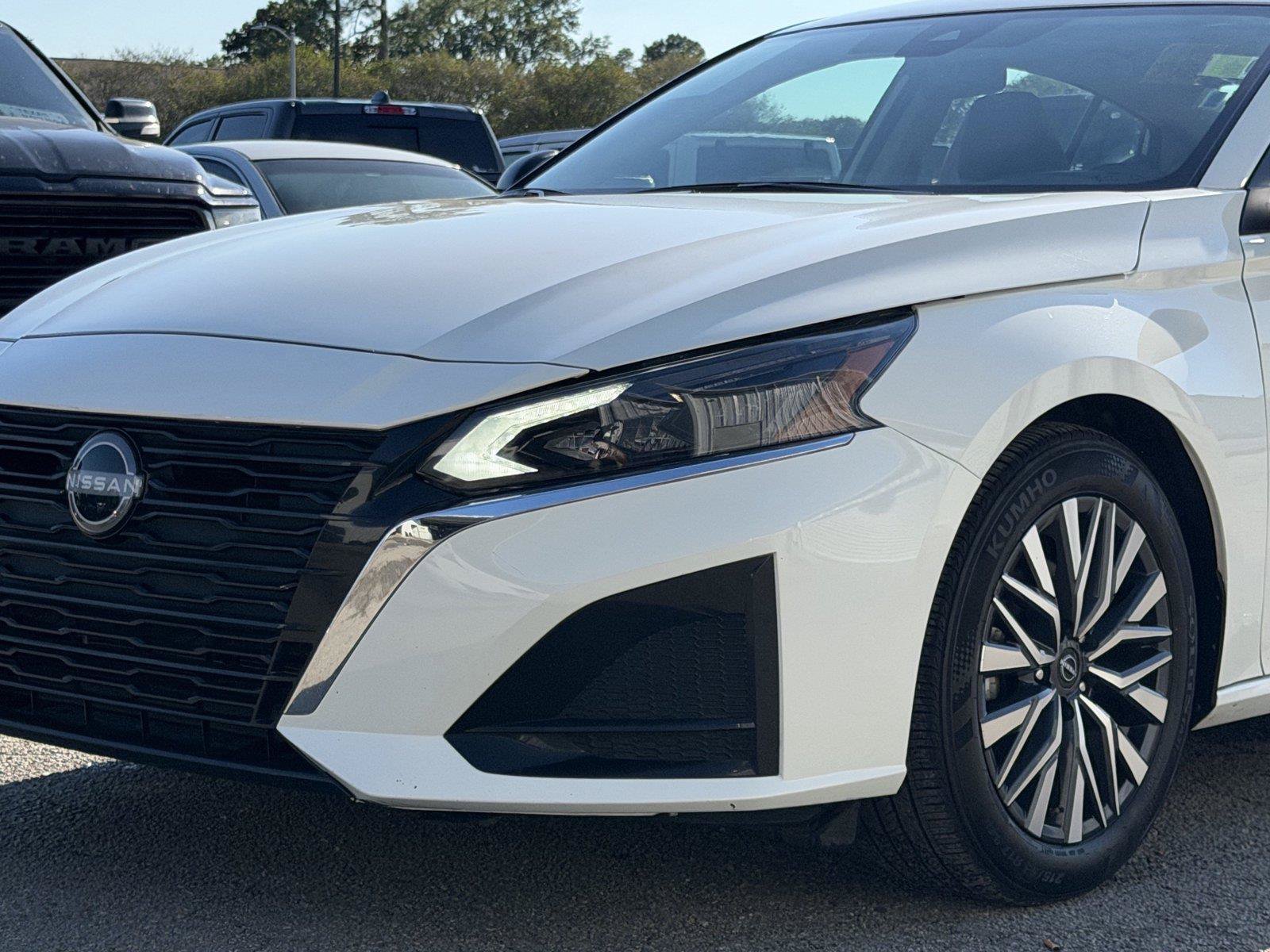 Used 2025 Nissan Altima 2.5 SV FWD image 9